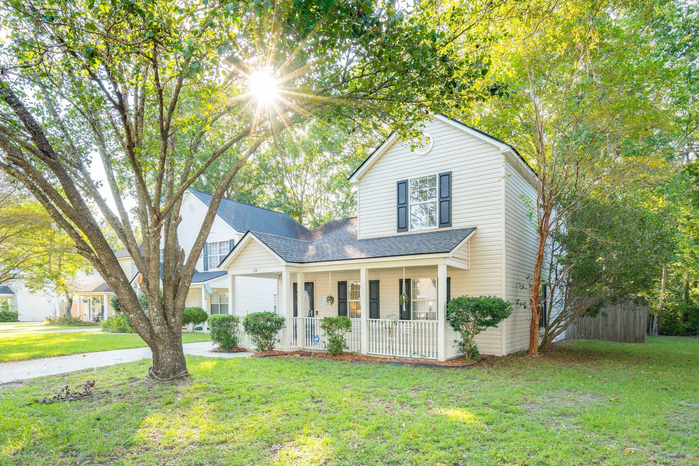 Property Photo:  28 Woodleaf Court  SC 29407 