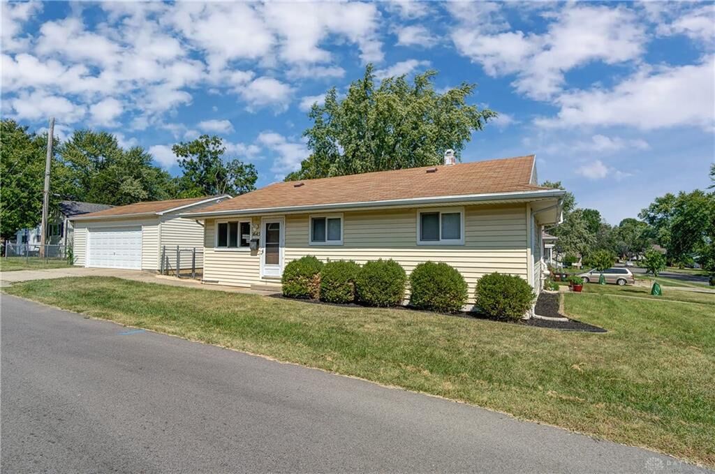 Property Photo: 1645 Brownleigh Road OH 45429