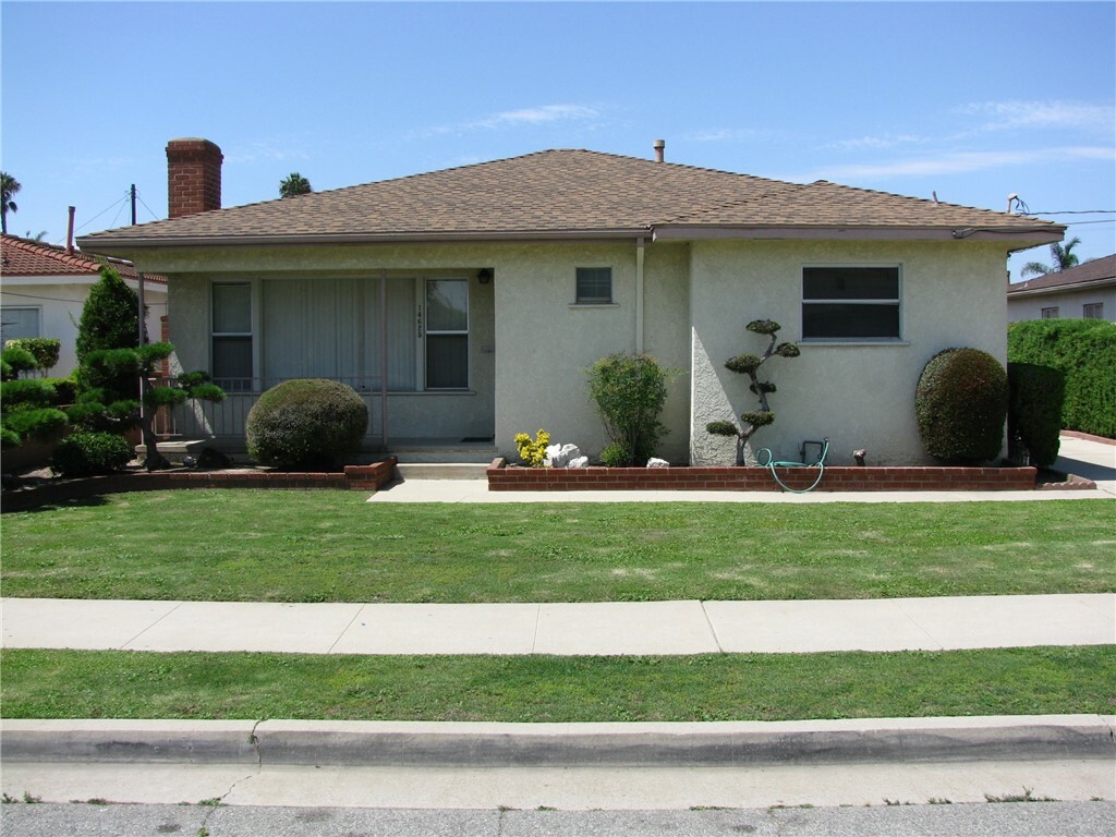 Property Photo:  14625 S Catalina Avenue  CA 90247 