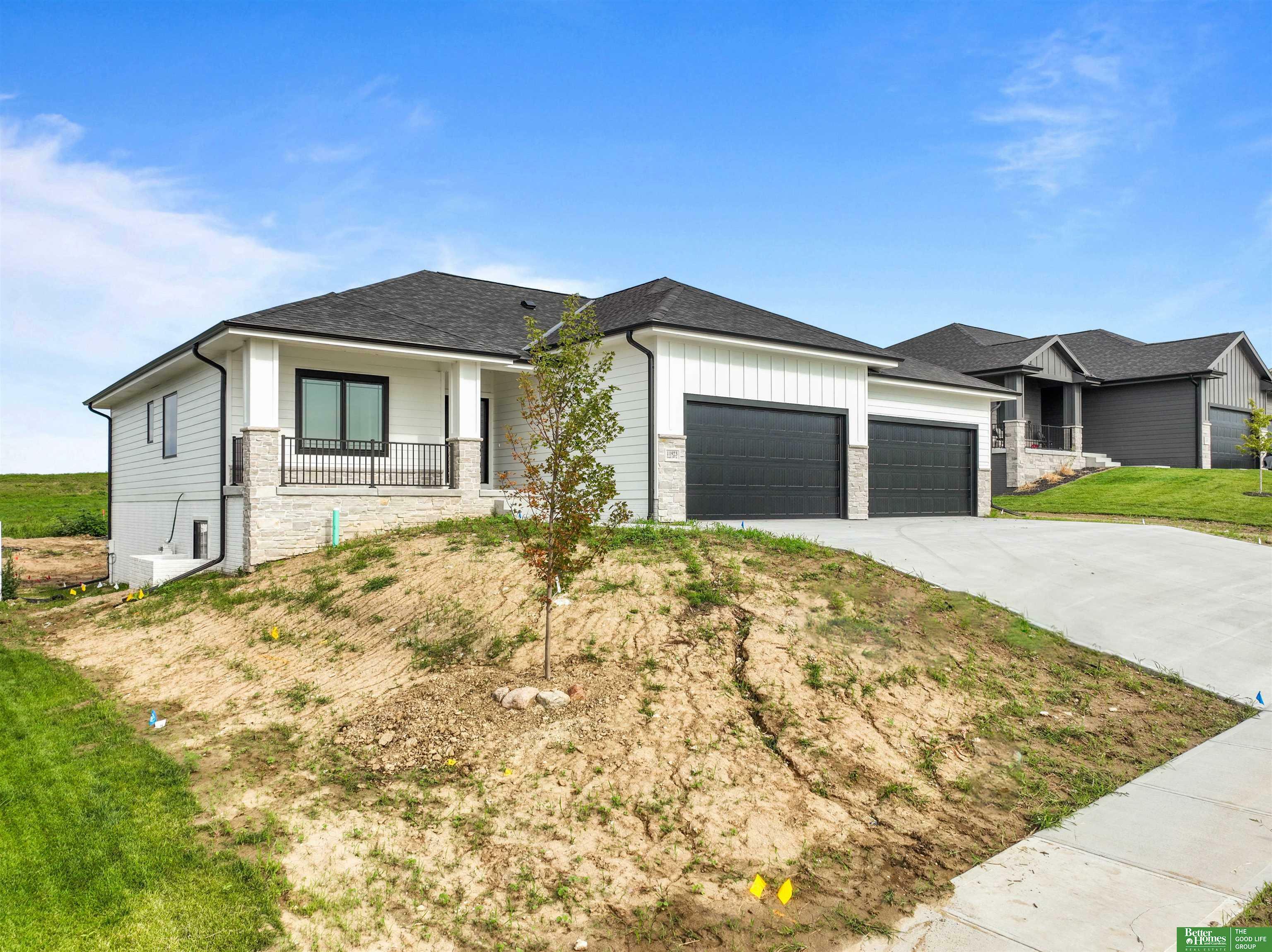 Property Photo: 11923 S 109th Street NE 68046