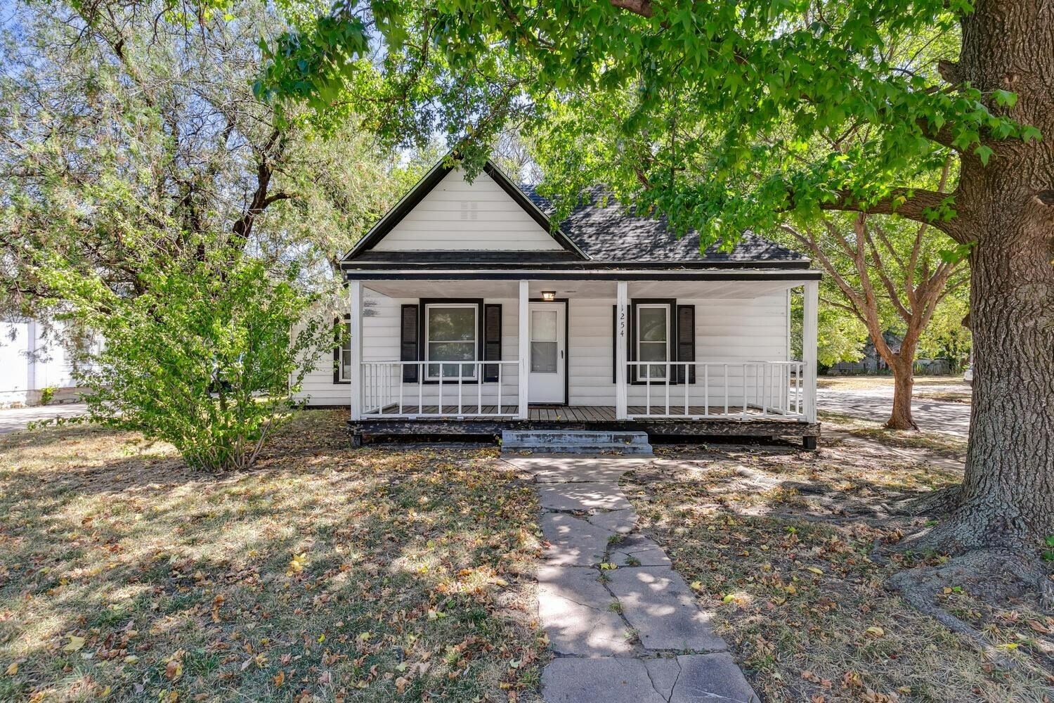 Property Photo: 1254 S Laura Ave KS 67211