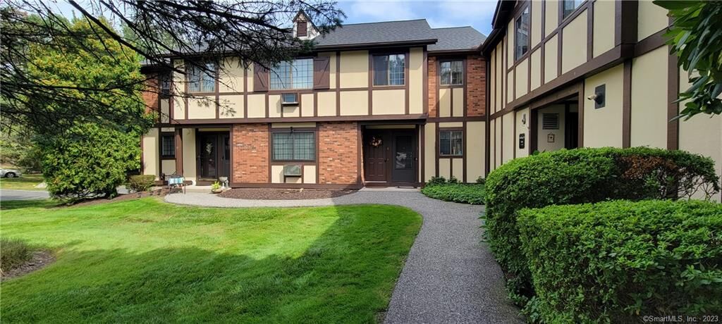 Property Photo:  4 Eden Court 4  CT 06804 