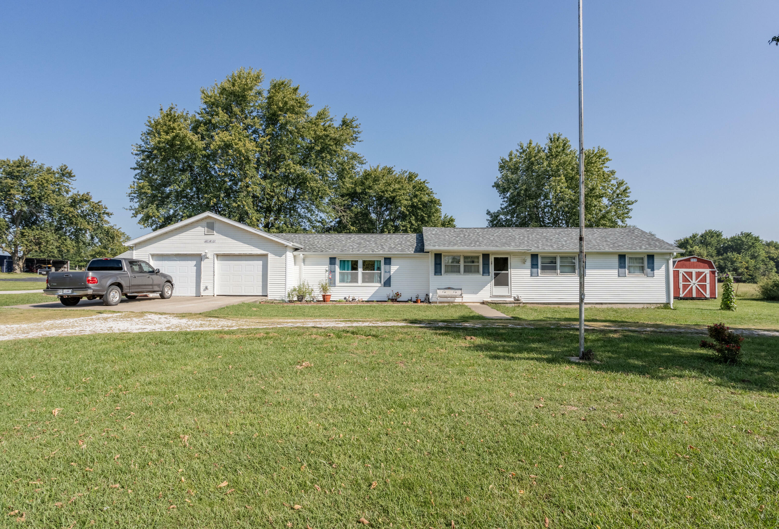 Property Photo:  1411 E 490th Rd Road  MO 65613 