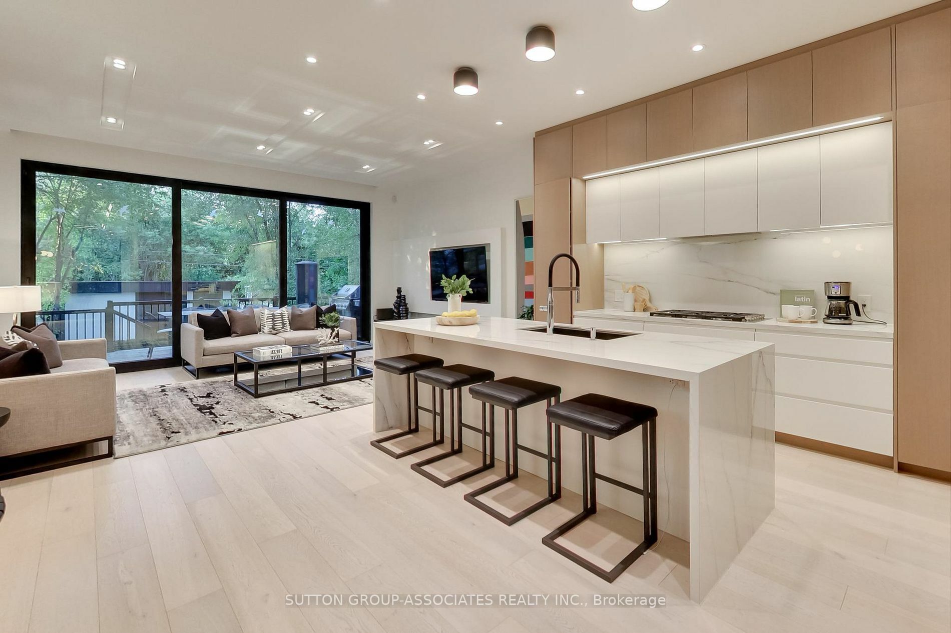 Property Photo: 629 Rushton Rd ON M6C2Y8