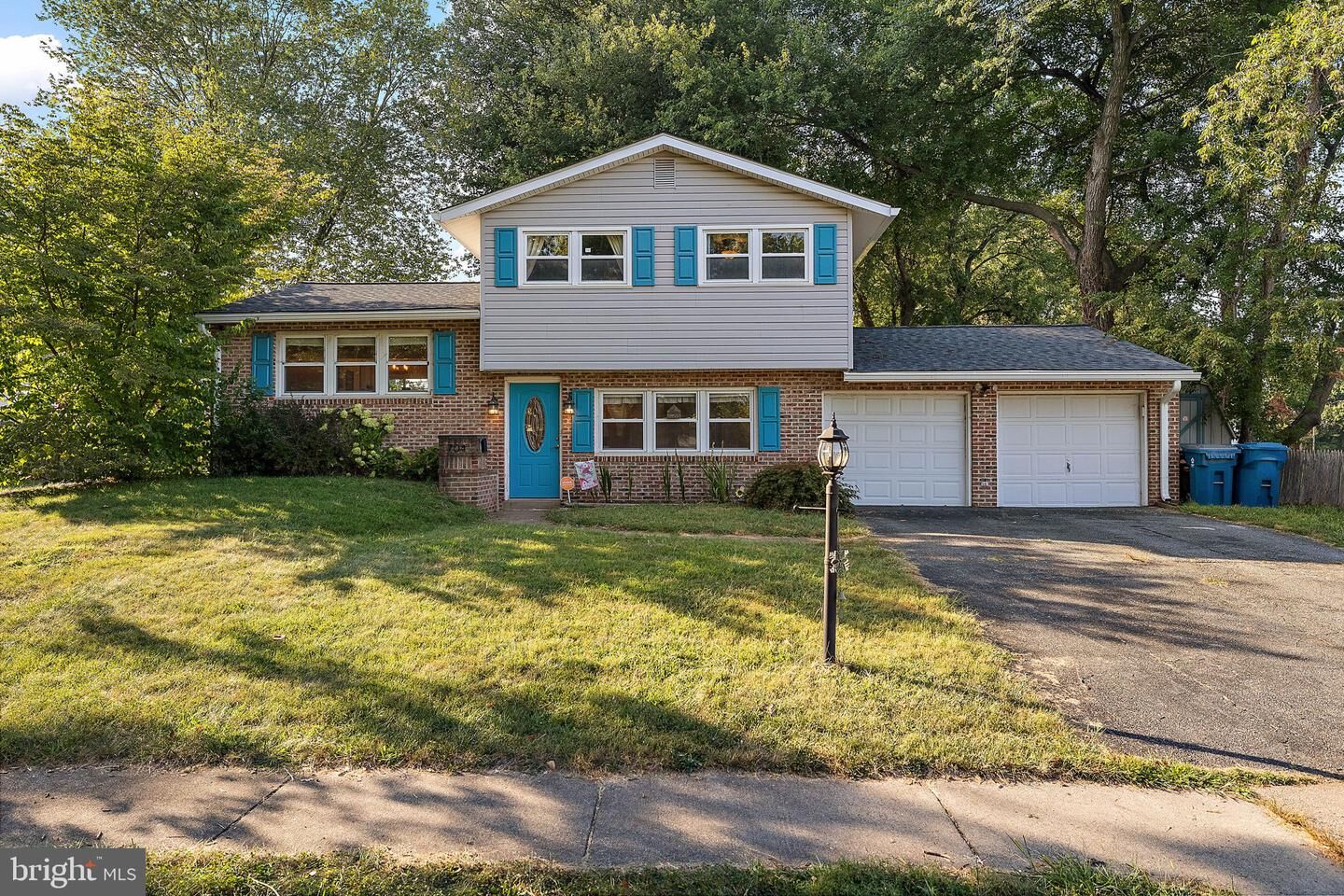 Property Photo:  704 N Brownleaf Road  DE 19713 