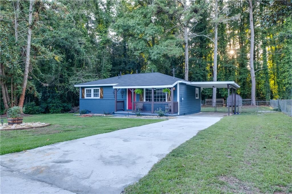 Property Photo: 210 Gwinnett Street GA 30214