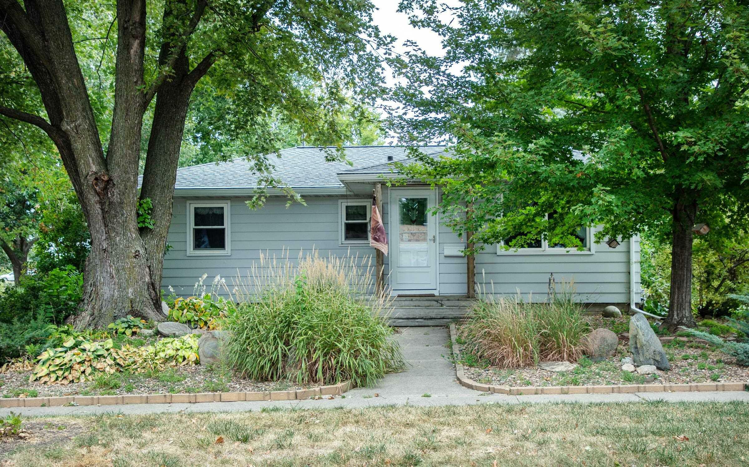 Property Photo:  301 SW 11th Street  IA 50677 