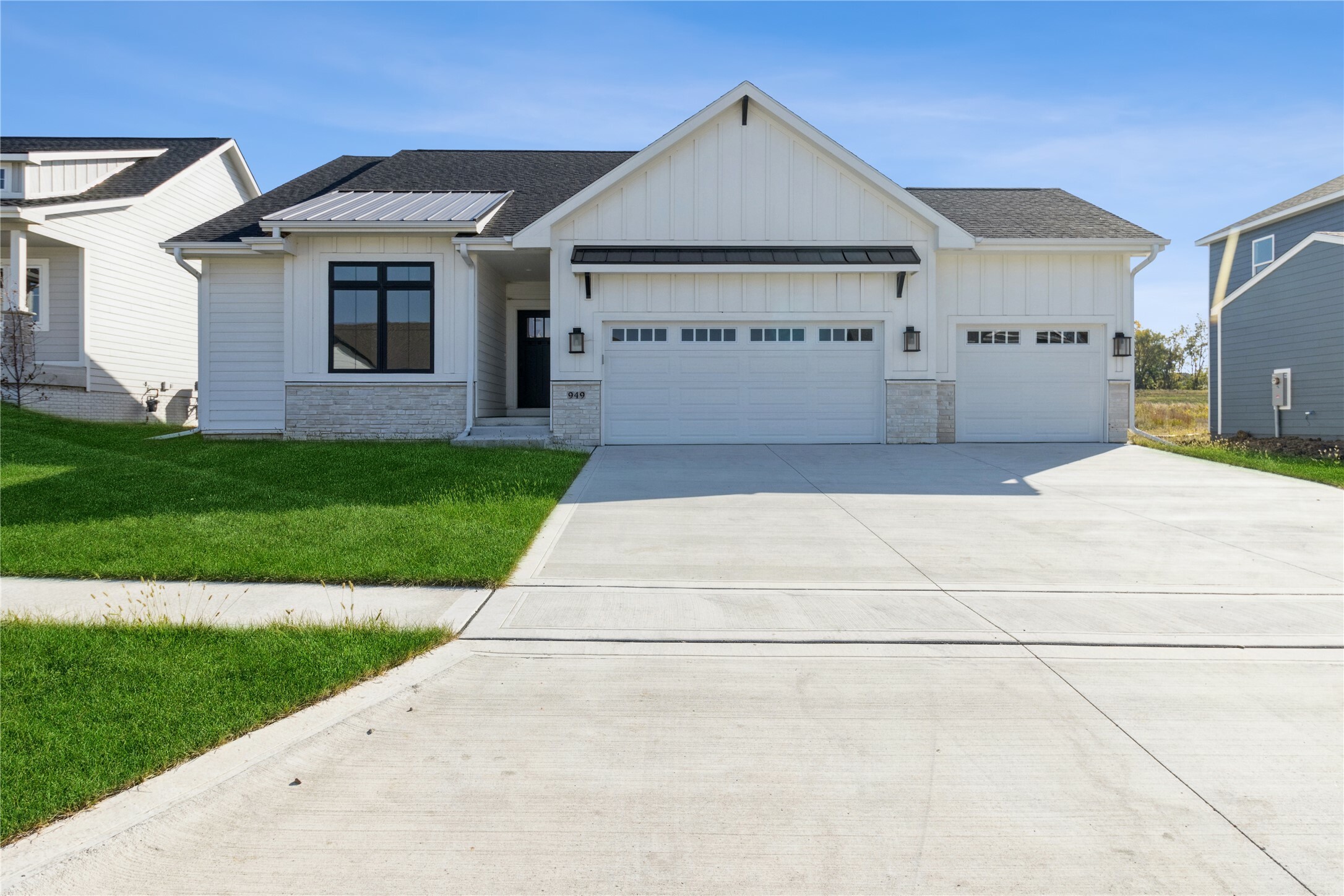 Property Photo:  949 Wolf Creek Drive  IA 50226 