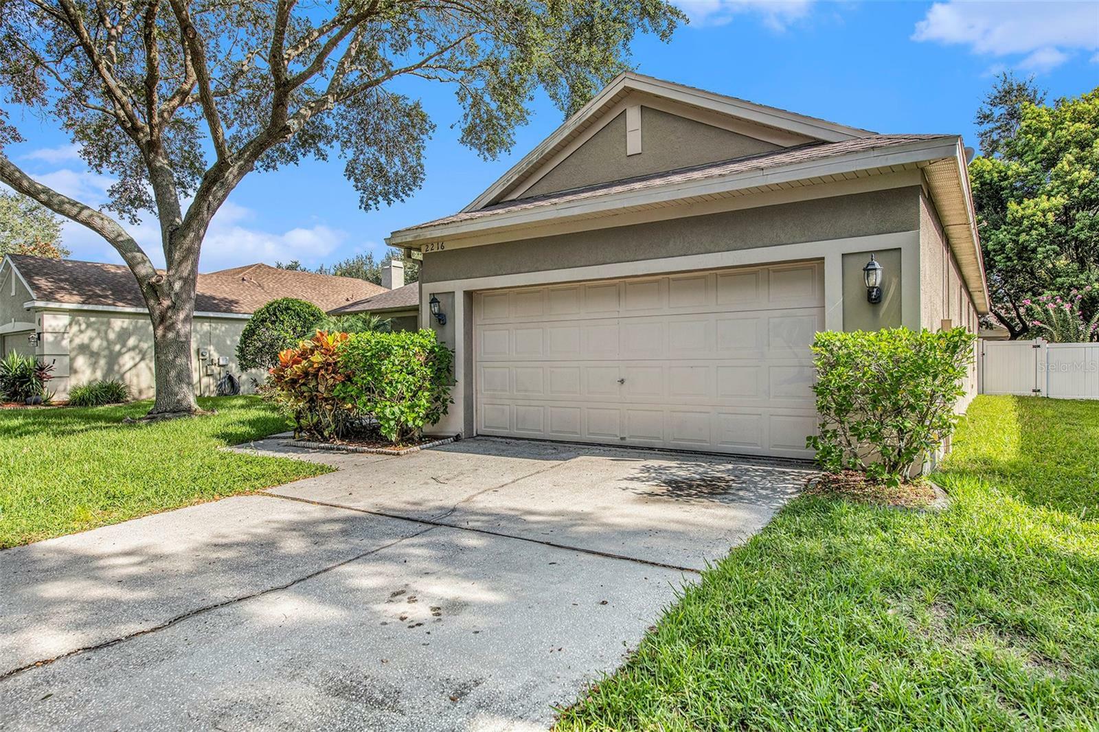 Property Photo: 2216 Longmore Circle FL 33596