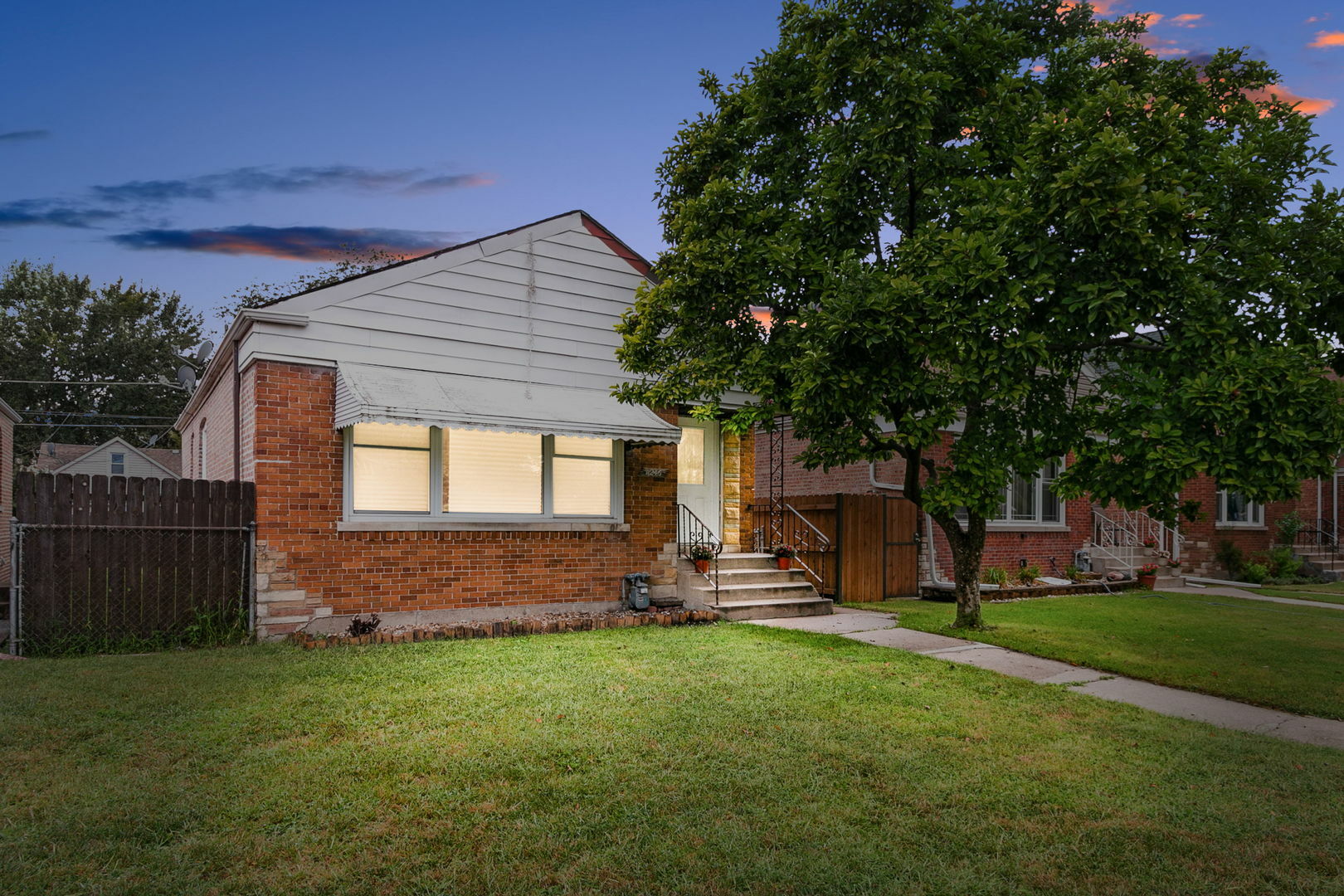 Property Photo:  11246 S Avenue M  IL 60617 