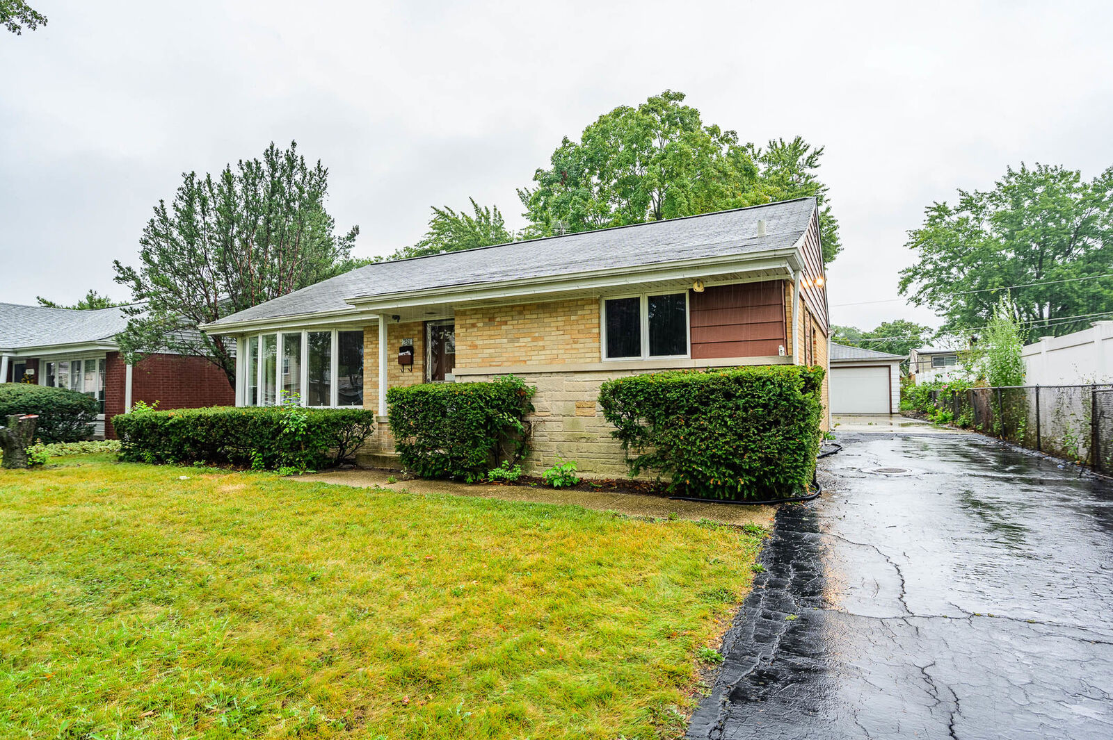 Property Photo:  7501 Lake Street  IL 60053 