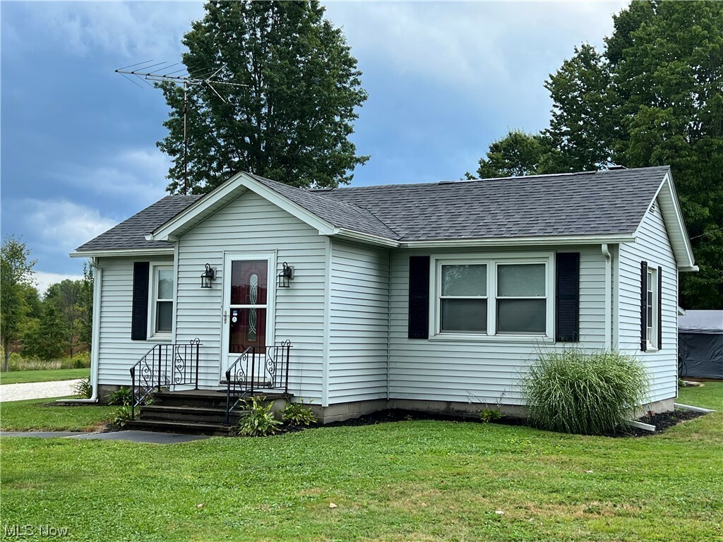 Property Photo:  6896 Warren Meadville Road  OH 44428 