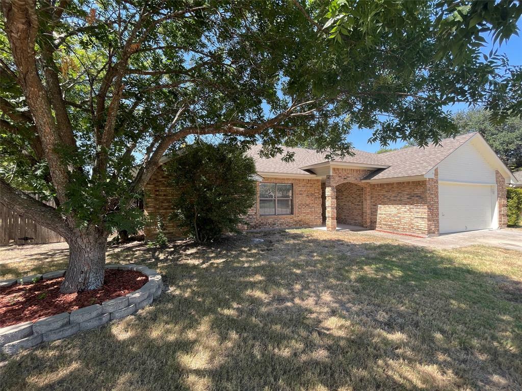 Property Photo: 1200 Concho Drive TX 76126