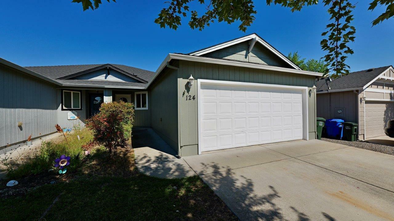 Property Photo:  124 Cottonwood Drive  OR 97524 