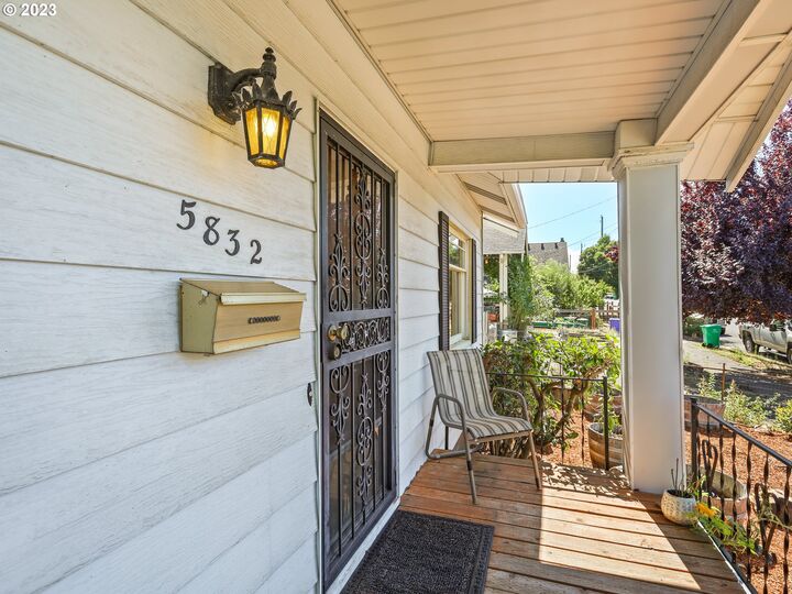 2 bed Portland home for sale 5832 NE 12th Ave, Portland, OR 97211