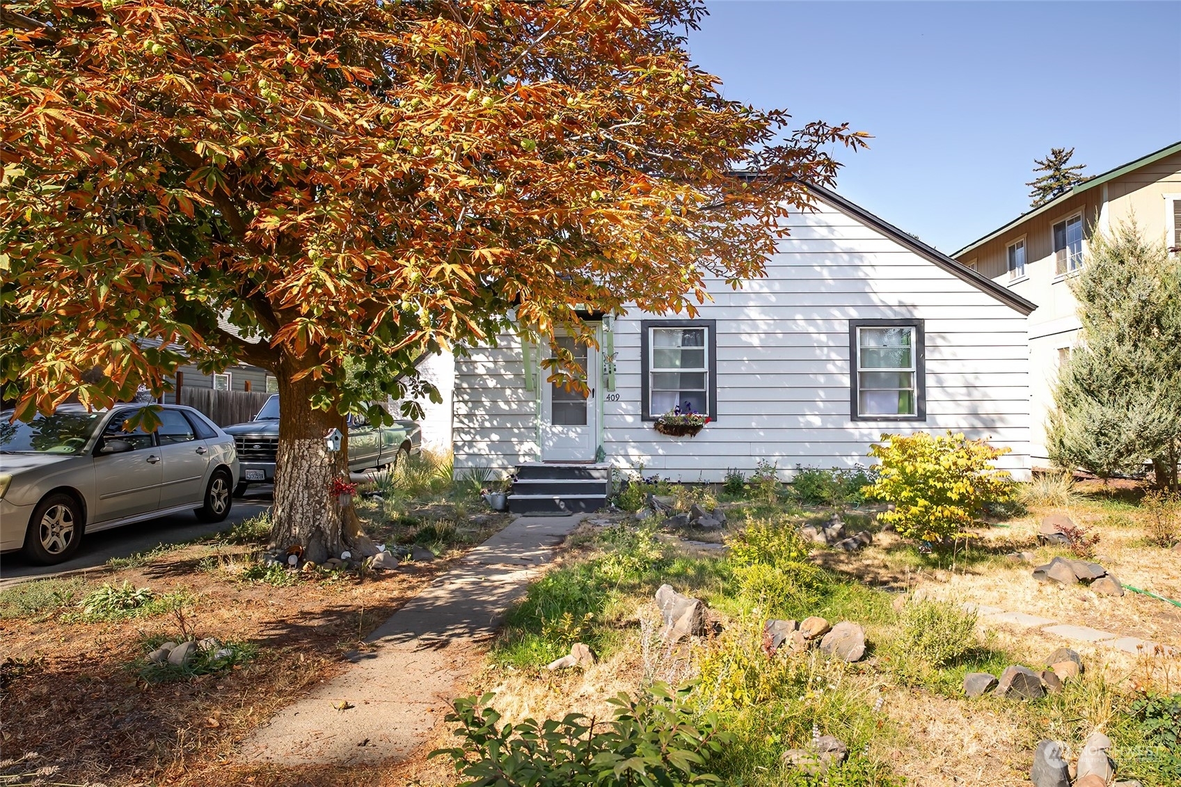 Property Photo:  409 S Ruby St  WA 98926 