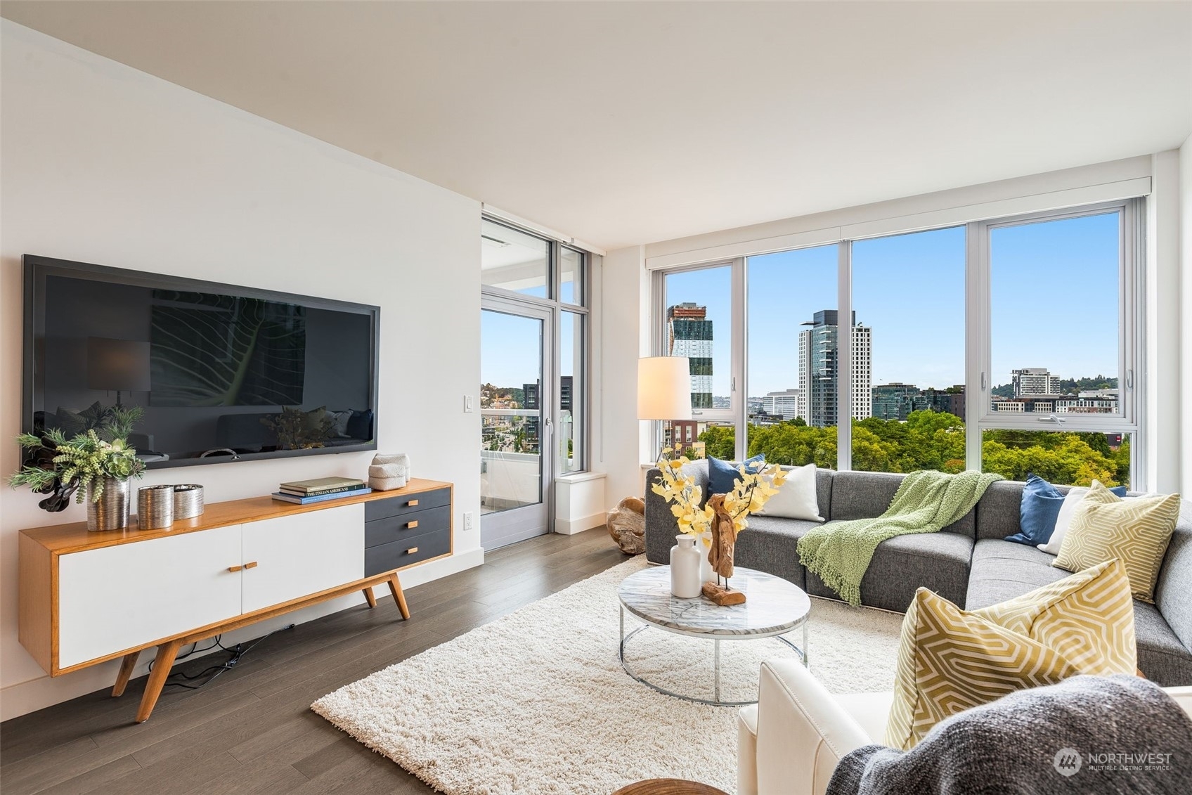 Property Photo: 583 Battery St 803N WA 98121