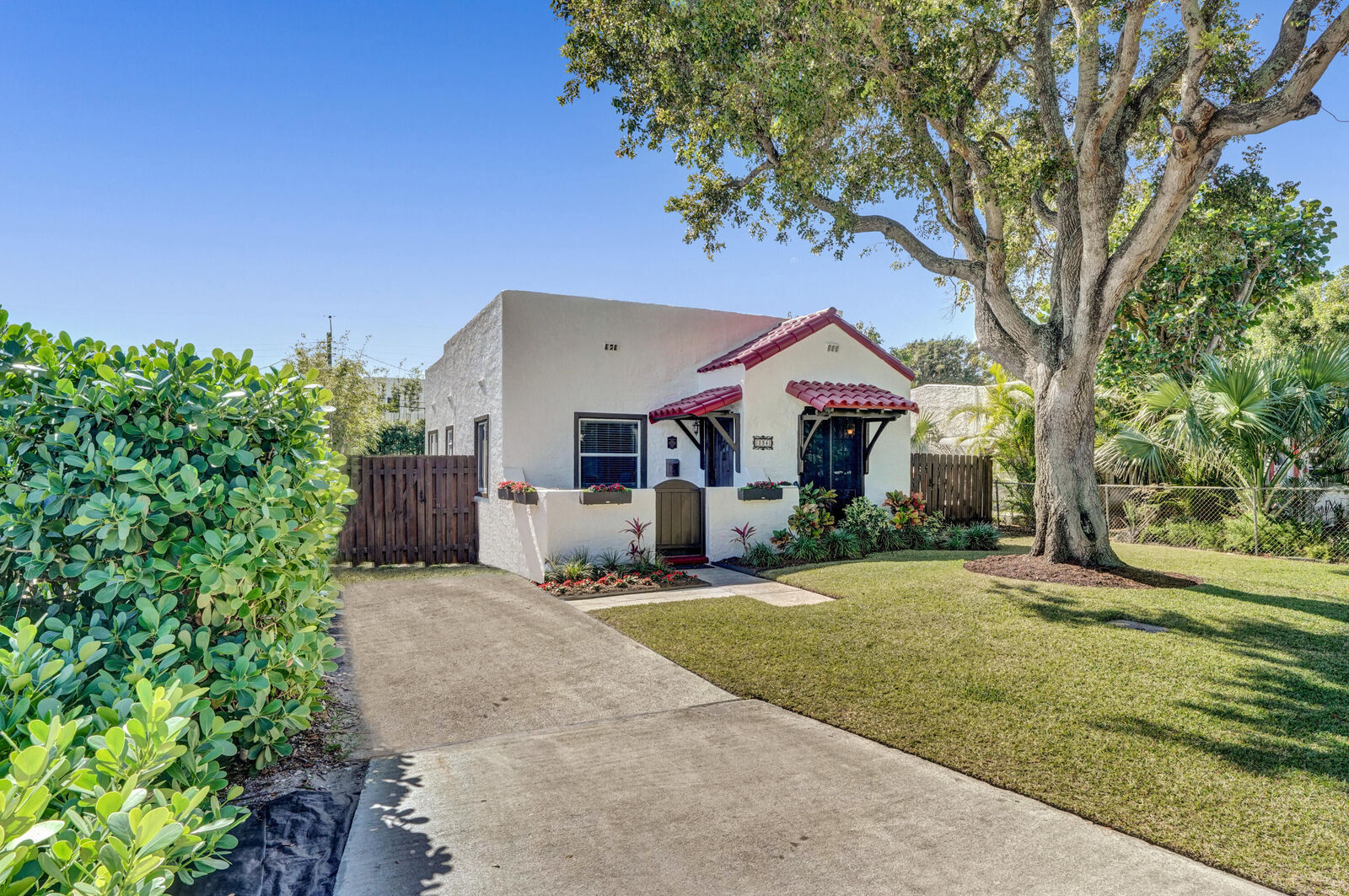 Property Photo:  234 NE 10th Street  FL 33444 