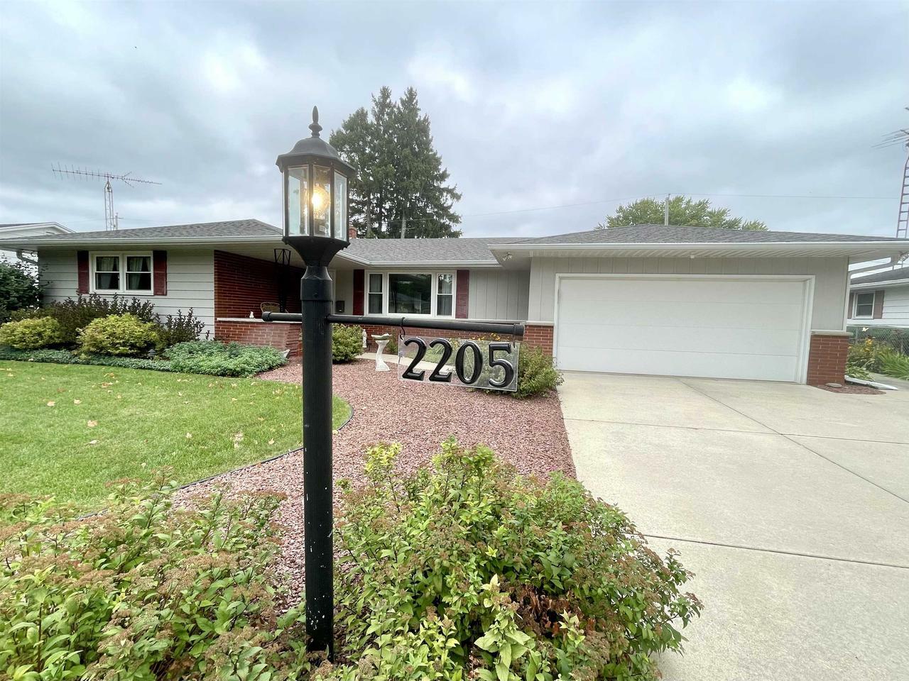 Property Photo:  2205 Eastwood Avenue  WI 53545 