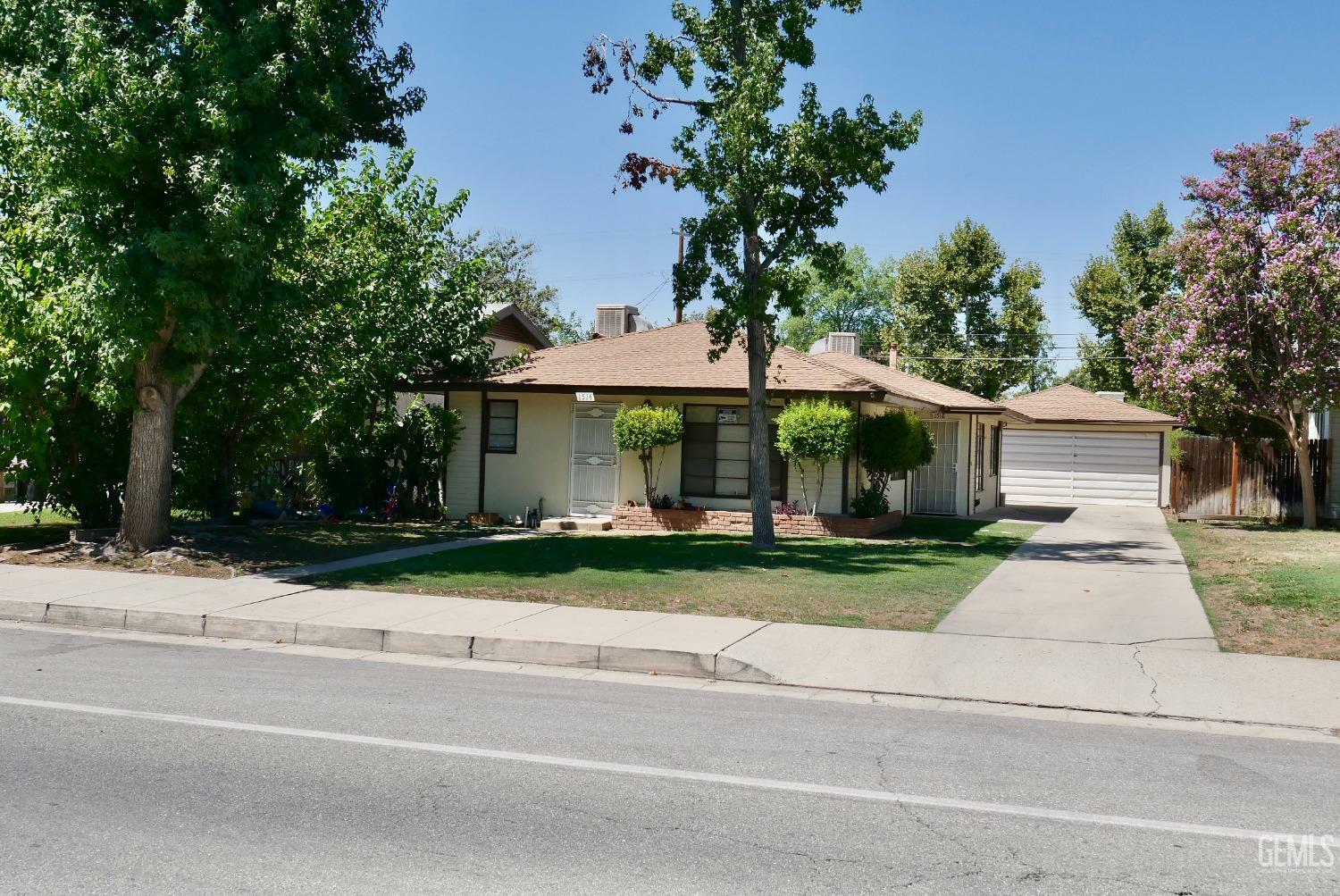 Property Photo:  1516 Alta Vista Drive  CA 93305 