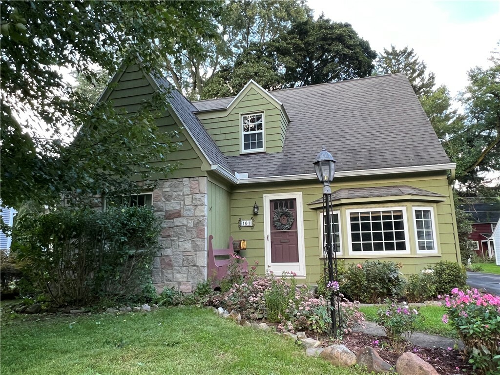 Property Photo:  181 Commodore Parkway  NY 14625 