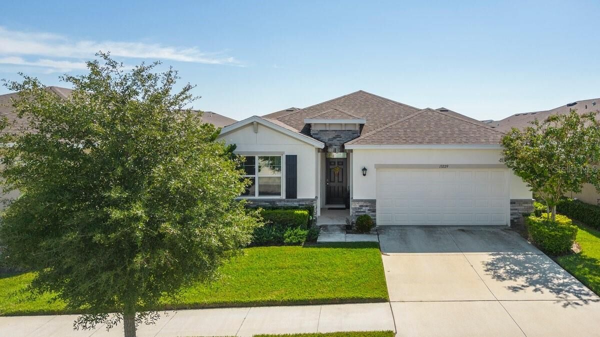 Property Photo: 13229 Waterleaf Garden Circle FL 33579