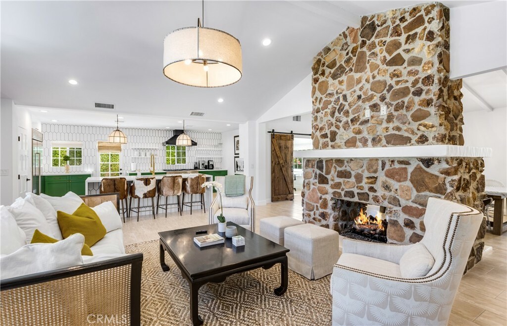 Property Photo: 418 E Via Colusa CA 92262