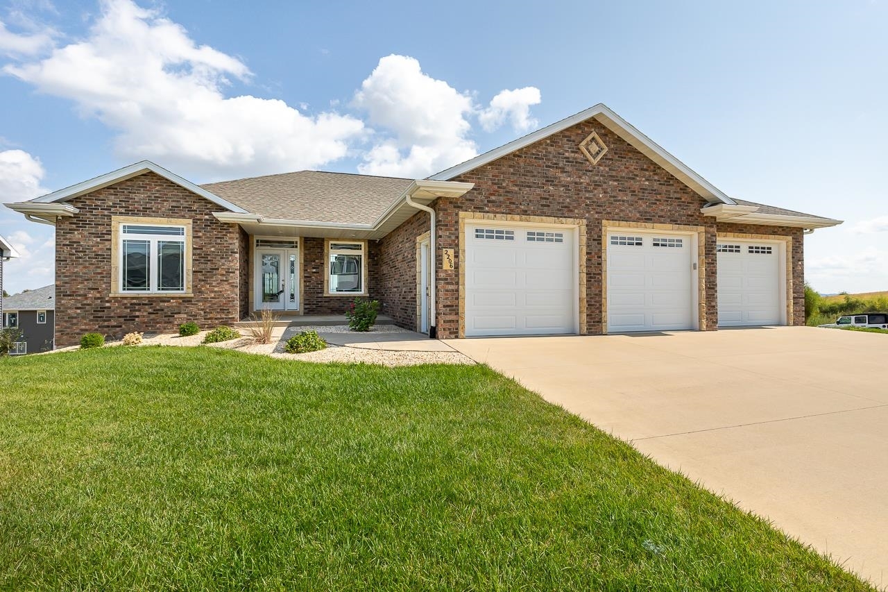 Property Photo:  2206 Antler Ridge Drive  IA 52002 