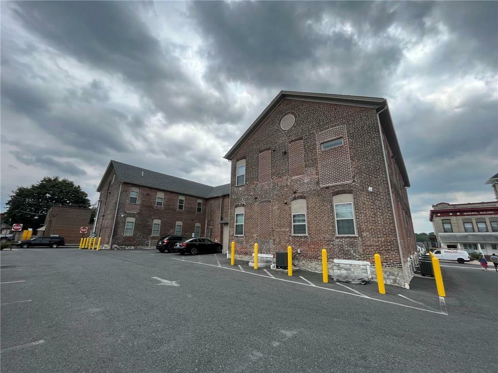 Property Photo: 1503 Main Street PA 18067