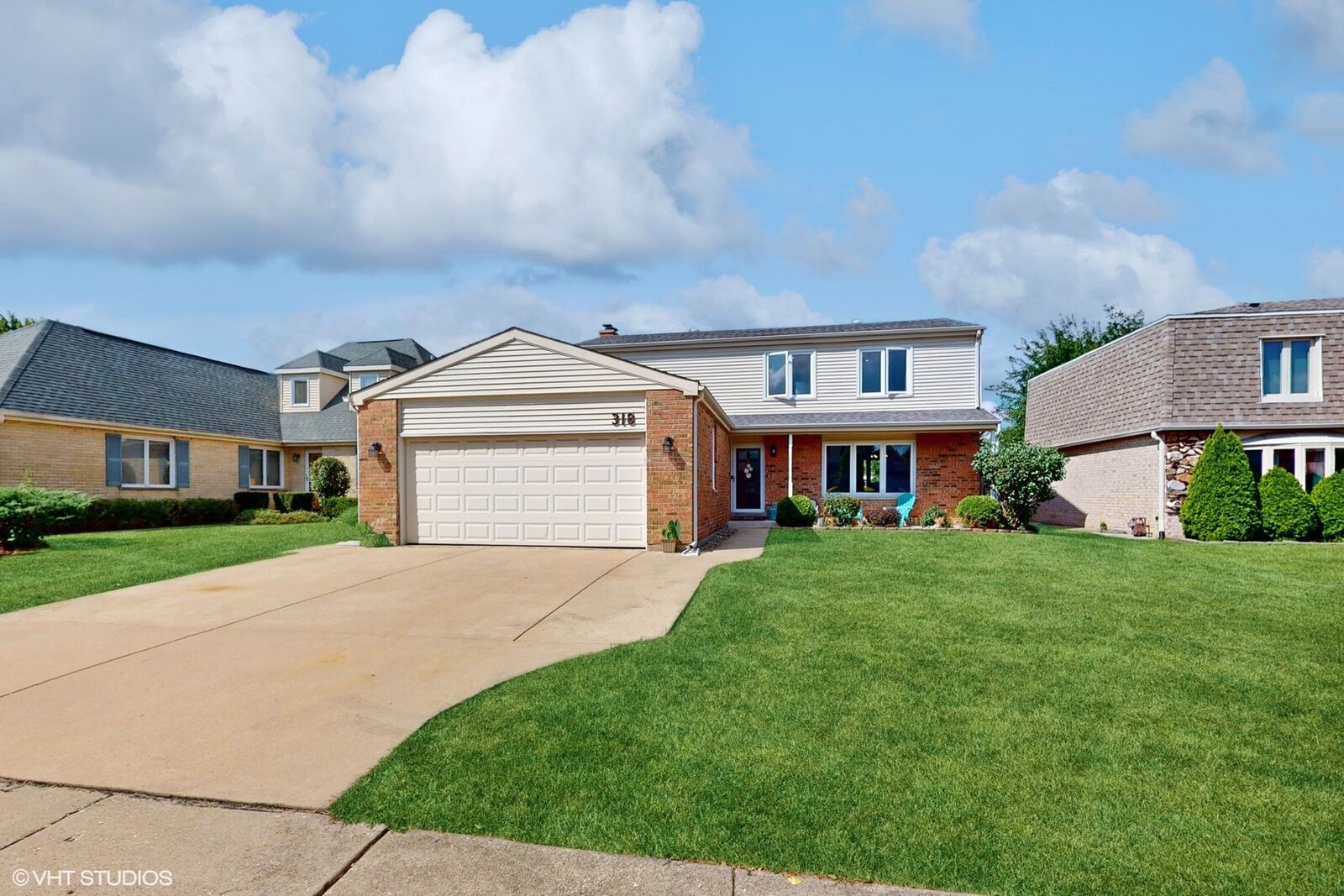 Property Photo: 318 Anita Street IL 60016