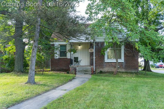 Property Photo:  18331 Westhampton Avenue  MI 48075 