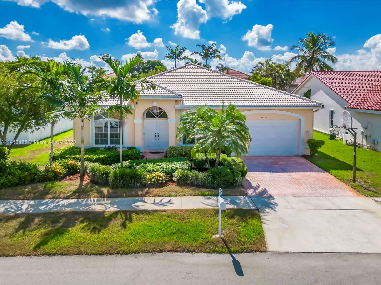 Property Photo: 1233 NW 179th Ter FL 33029