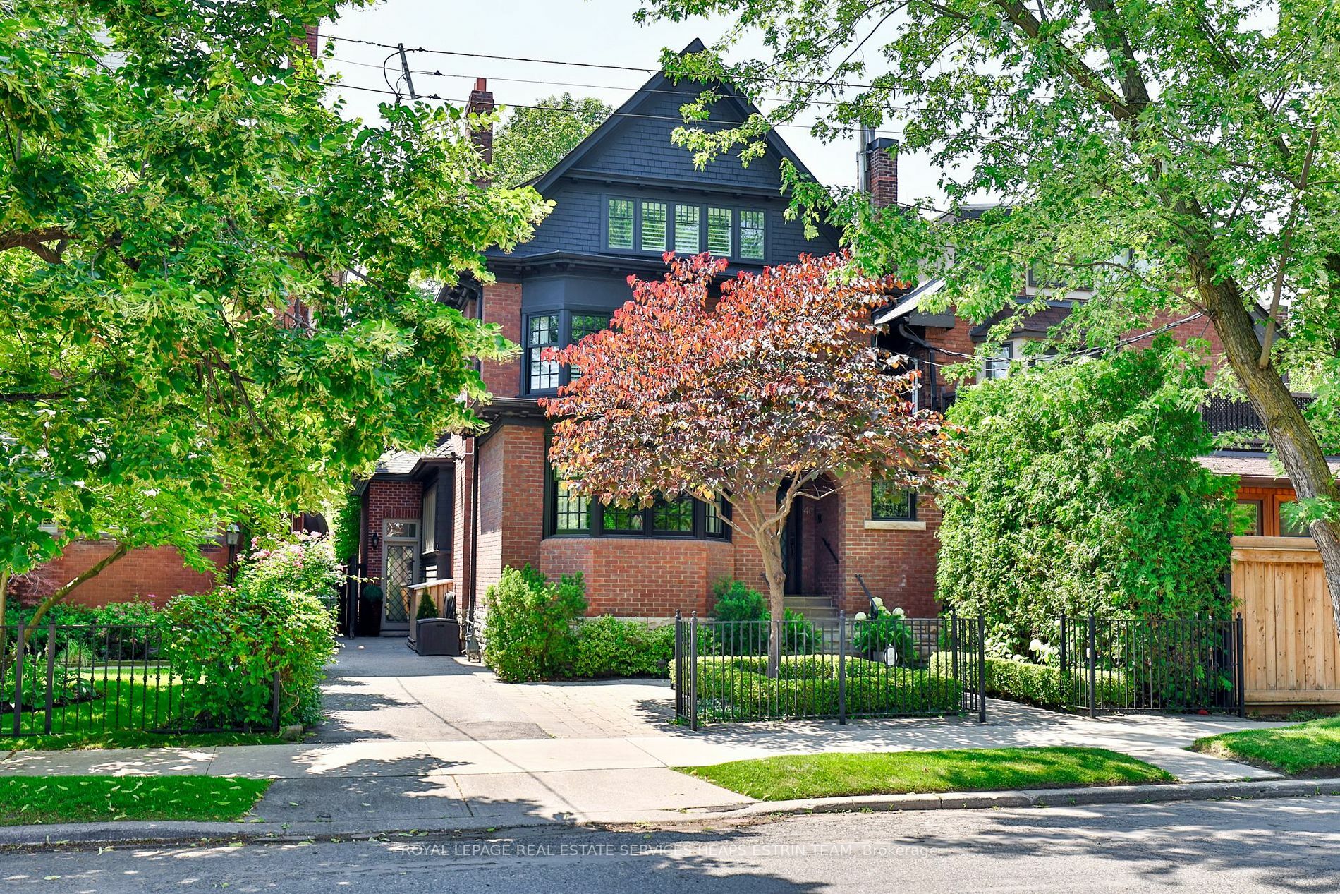 Property Photo: 40 Sherbourne St N ON M4W2T4