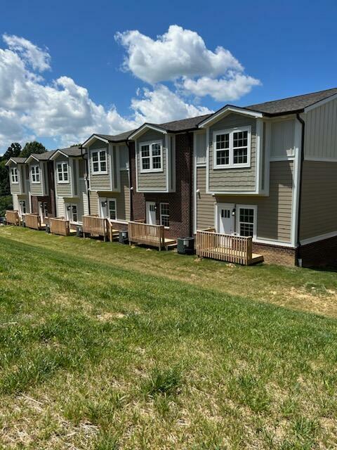 Property Photo:  104 Storytown Village Village  TN 37659 
