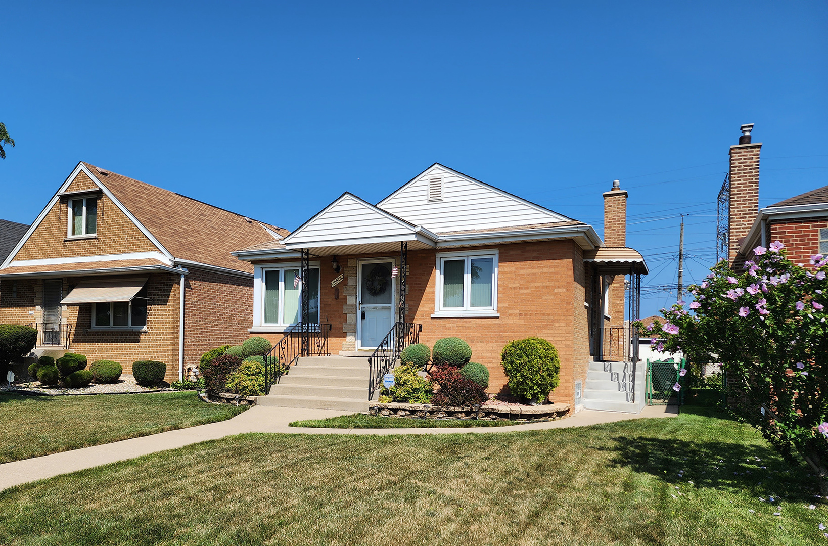 10825 S Avenue B  Chicago IL 60617 photo