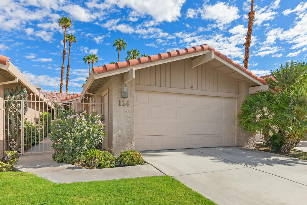 Property Photo: 114 Camino Arroyo CA 92211