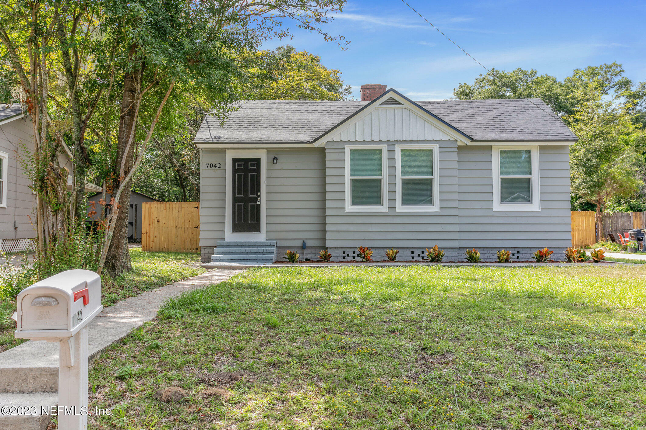 Property Photo:  7042 Wakefield Avenue  FL 32208 