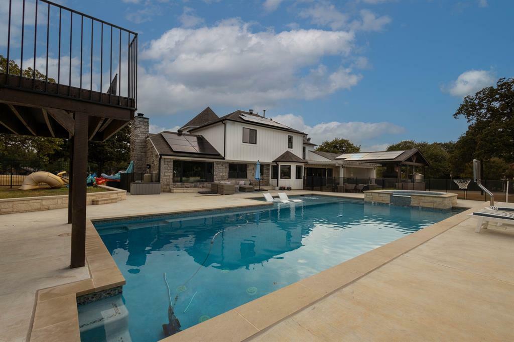 Property Photo:  902 Quail Creek Court  TX 76092 