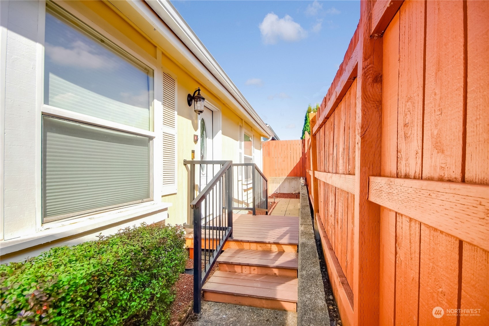 Property Photo: 24110 221st Lane SE 32 WA 98038