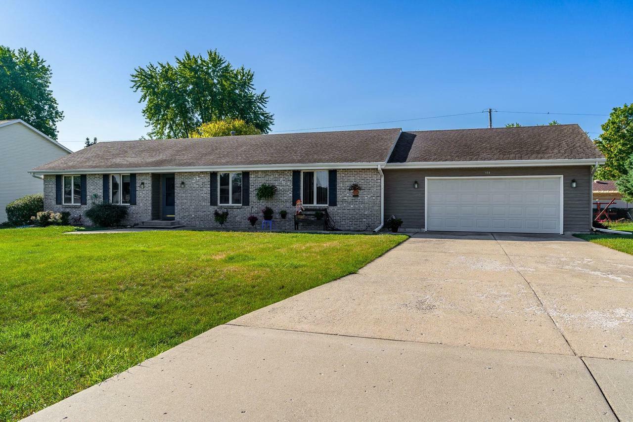 Property Photo:  720 East Lilac Road  WI 53511 