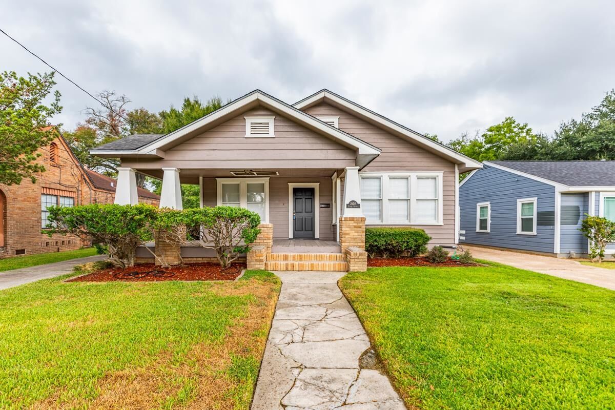 Property Photo:  2650 Hazel Ave  TX 77702 