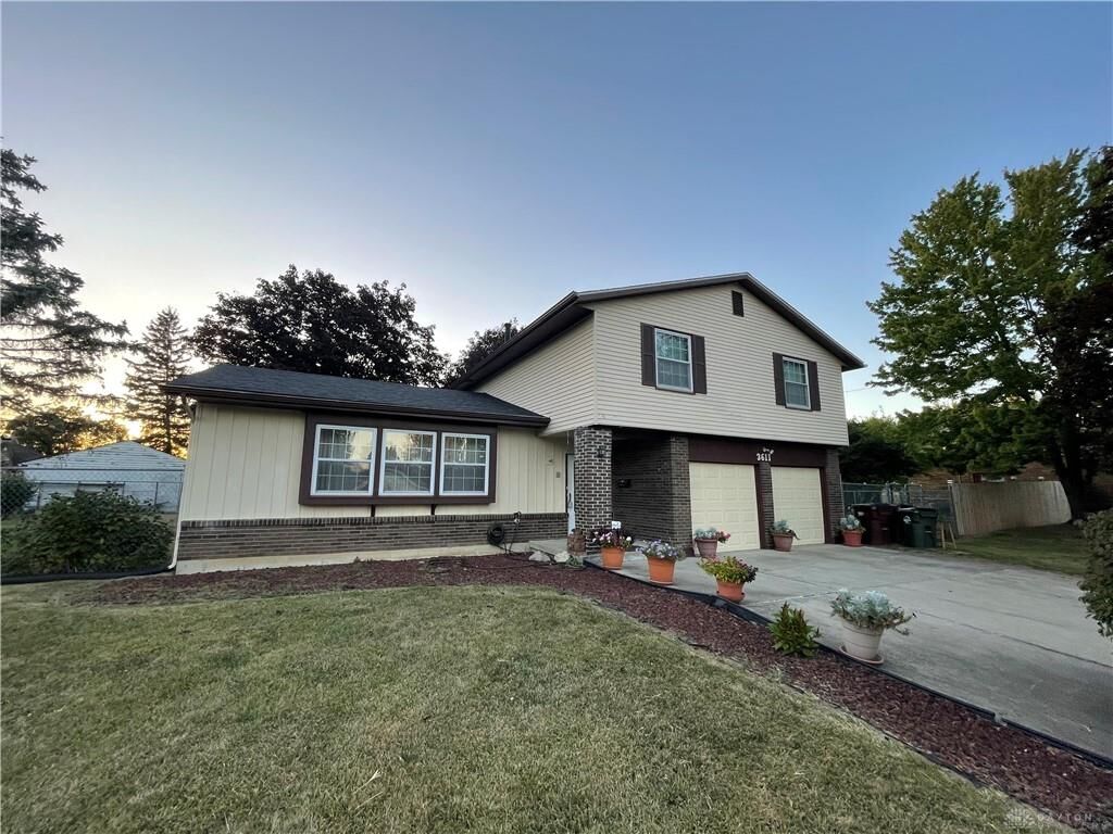 Property Photo:  3611 Camelot Road  OH 45426 