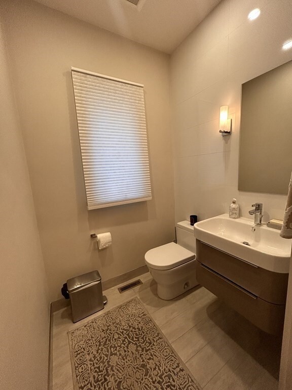 Property Photo: 28 Tanglewood Rd 28 MA 02459