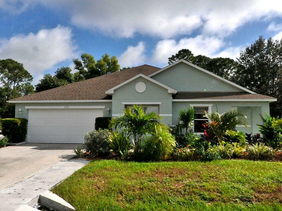 Property Photo: 3331 SW Espanola Street FL 34953