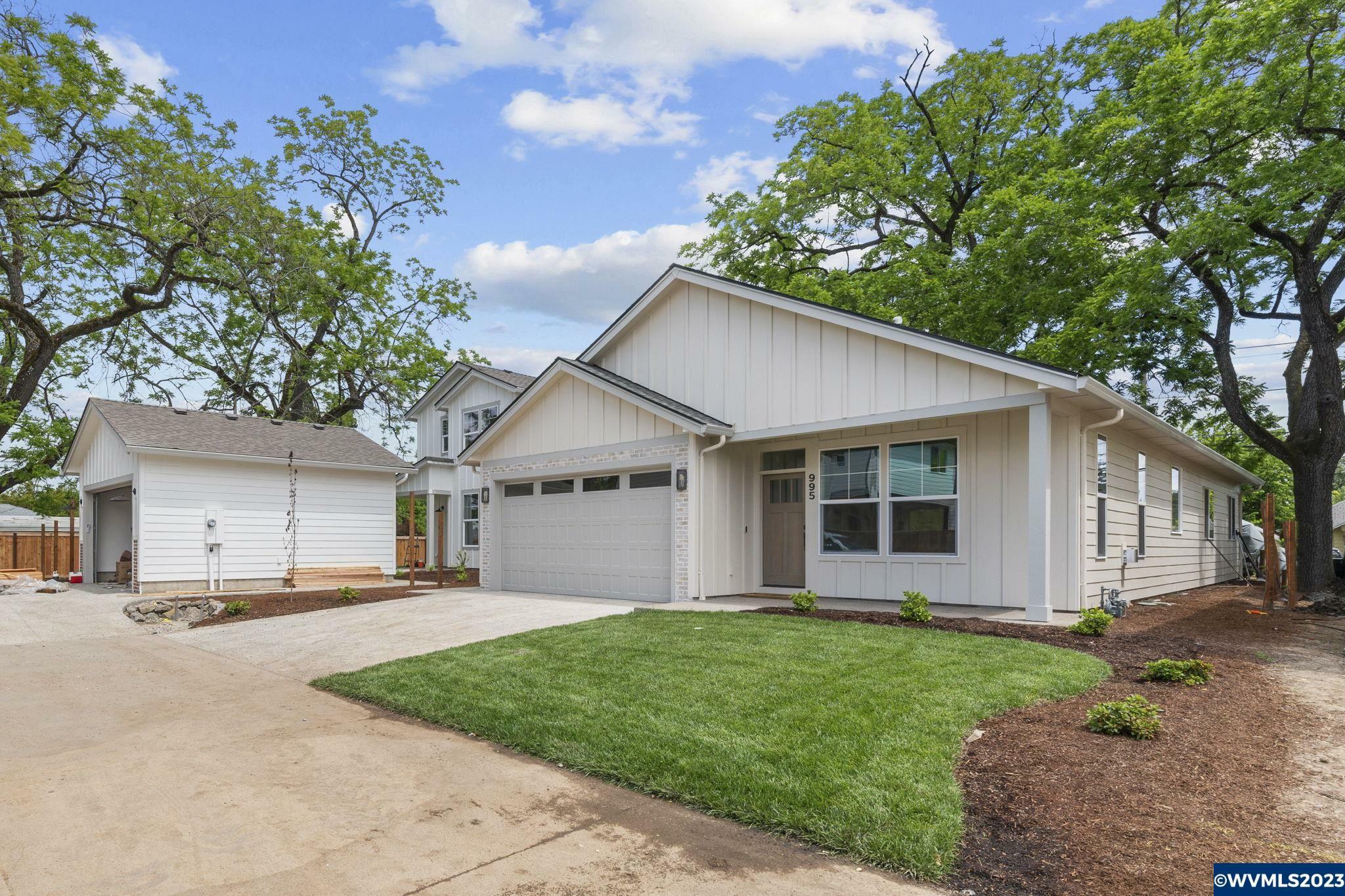 Property Photo: 995 Park Av NE OR 97305