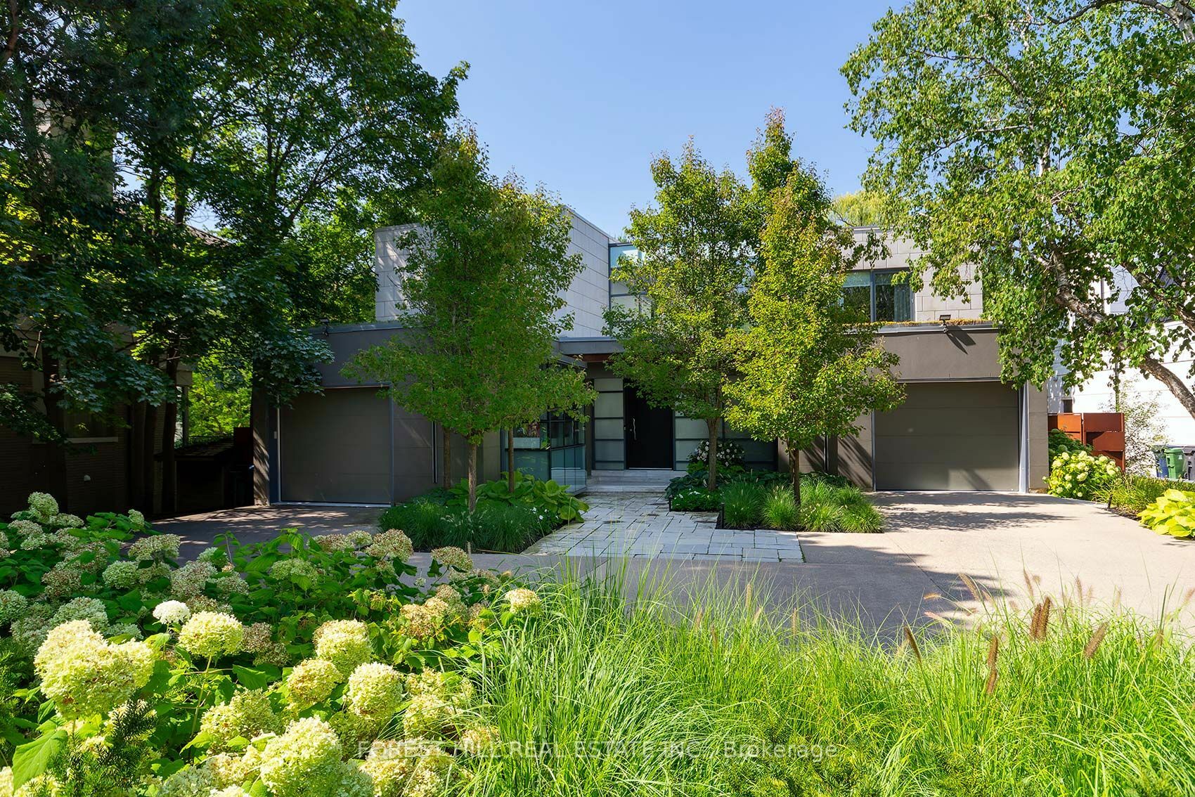Property Photo: 19 Alderbrook Dr ON M3B1E3