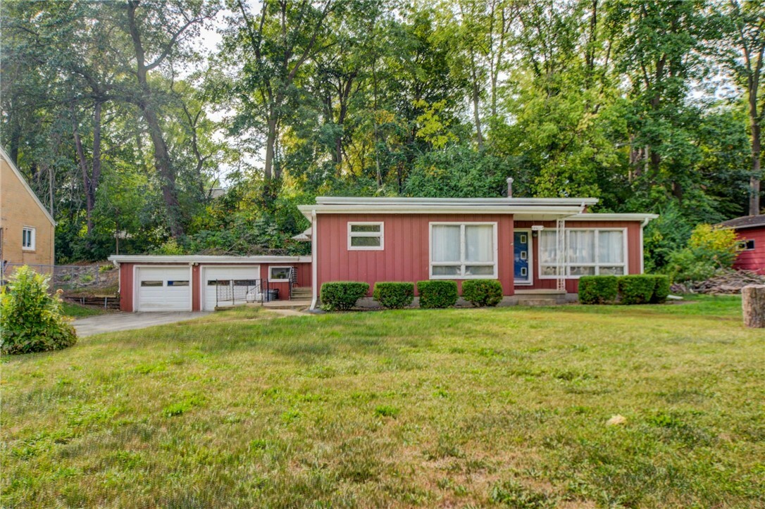 Property Photo:  2911 E Wood Street  IL 62521 