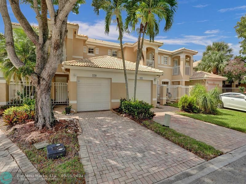 Property Photo: 2220 NW 171st Ter FL 33028
