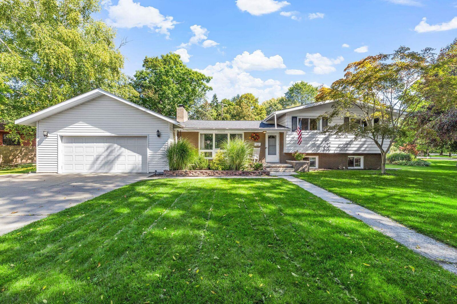 Property Photo:  712 Linwood  MI 48640 
