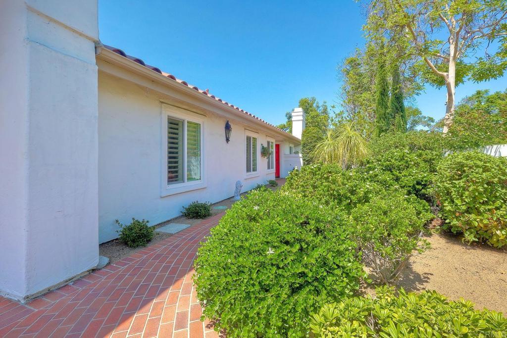 Property Photo: 5070 Alicante Way CA 92056